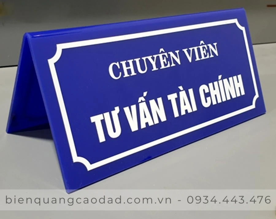 Mẹo chọn biển chức danh mica 