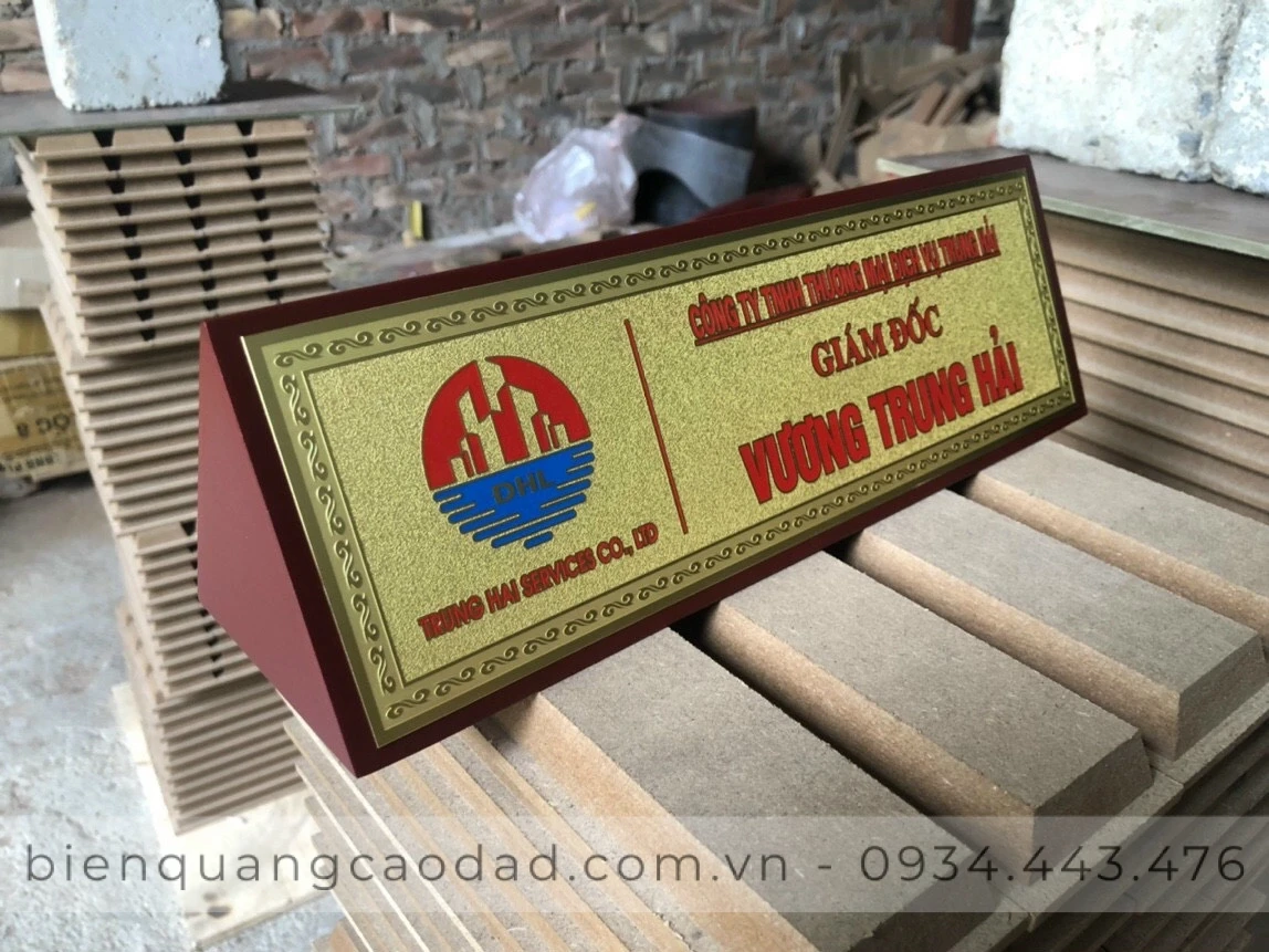 Mẹo chọn biển chức danh 