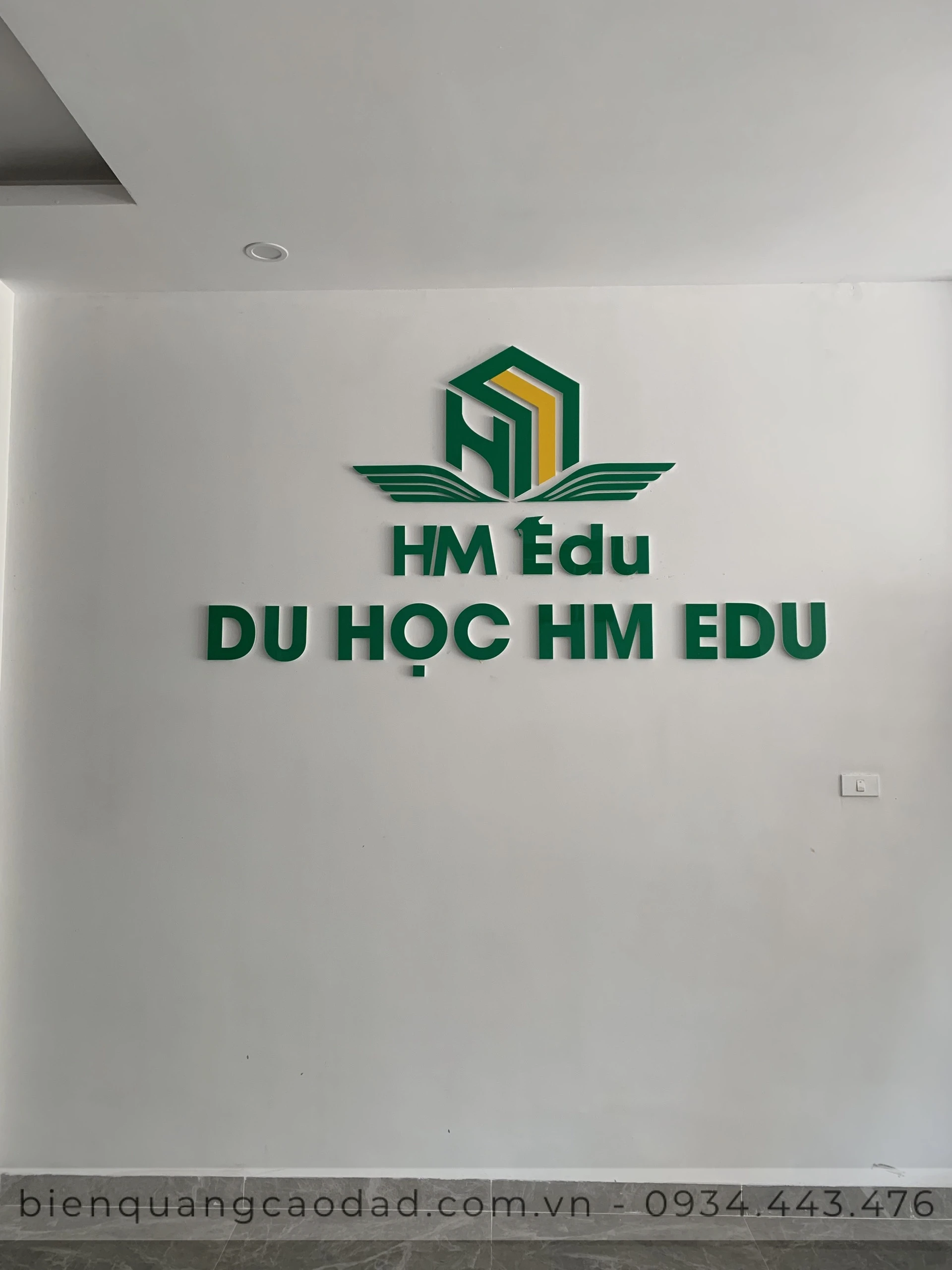 Bảng biển chữ nổi