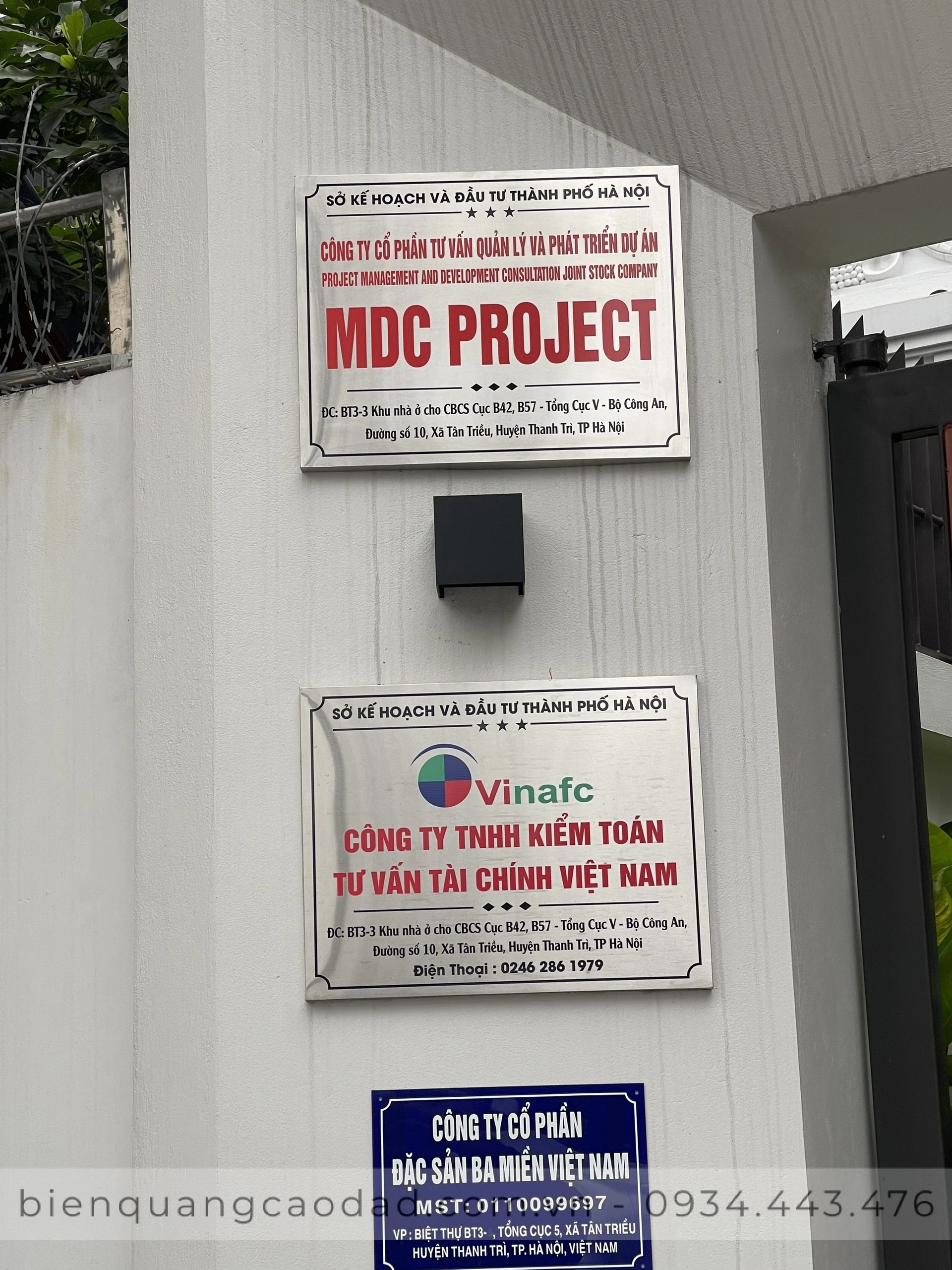 Biển chỉ dẫn công ty