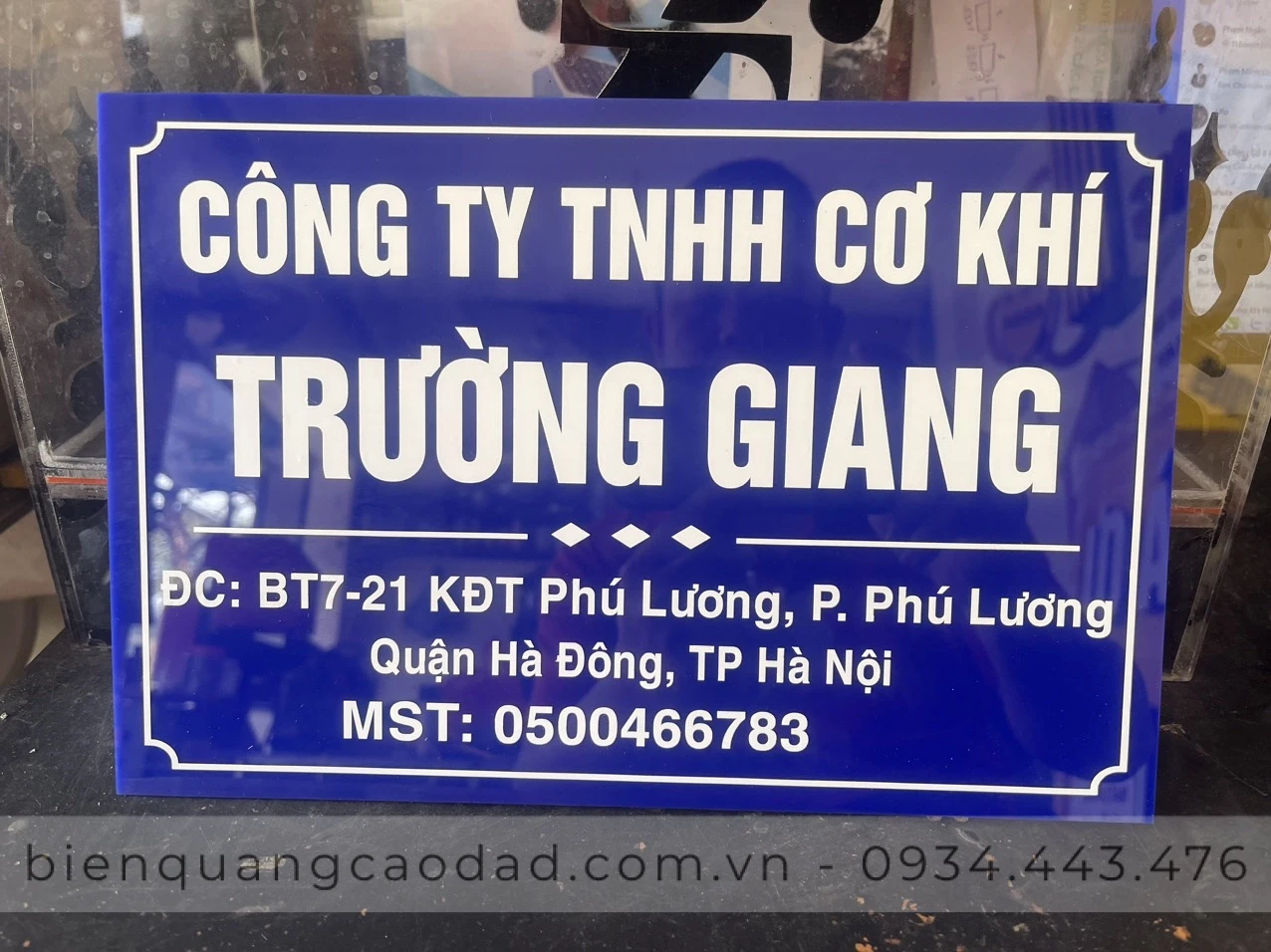 Biển chỉ dẫn công ty