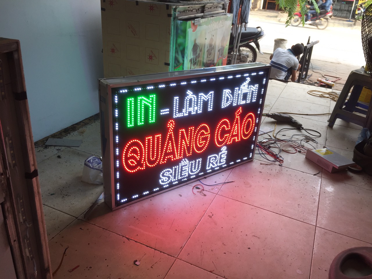 làm biển hiệu quảng cáo