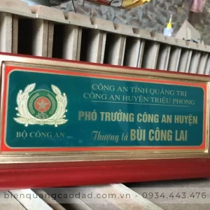 Cách chọn biển mica văn phòng