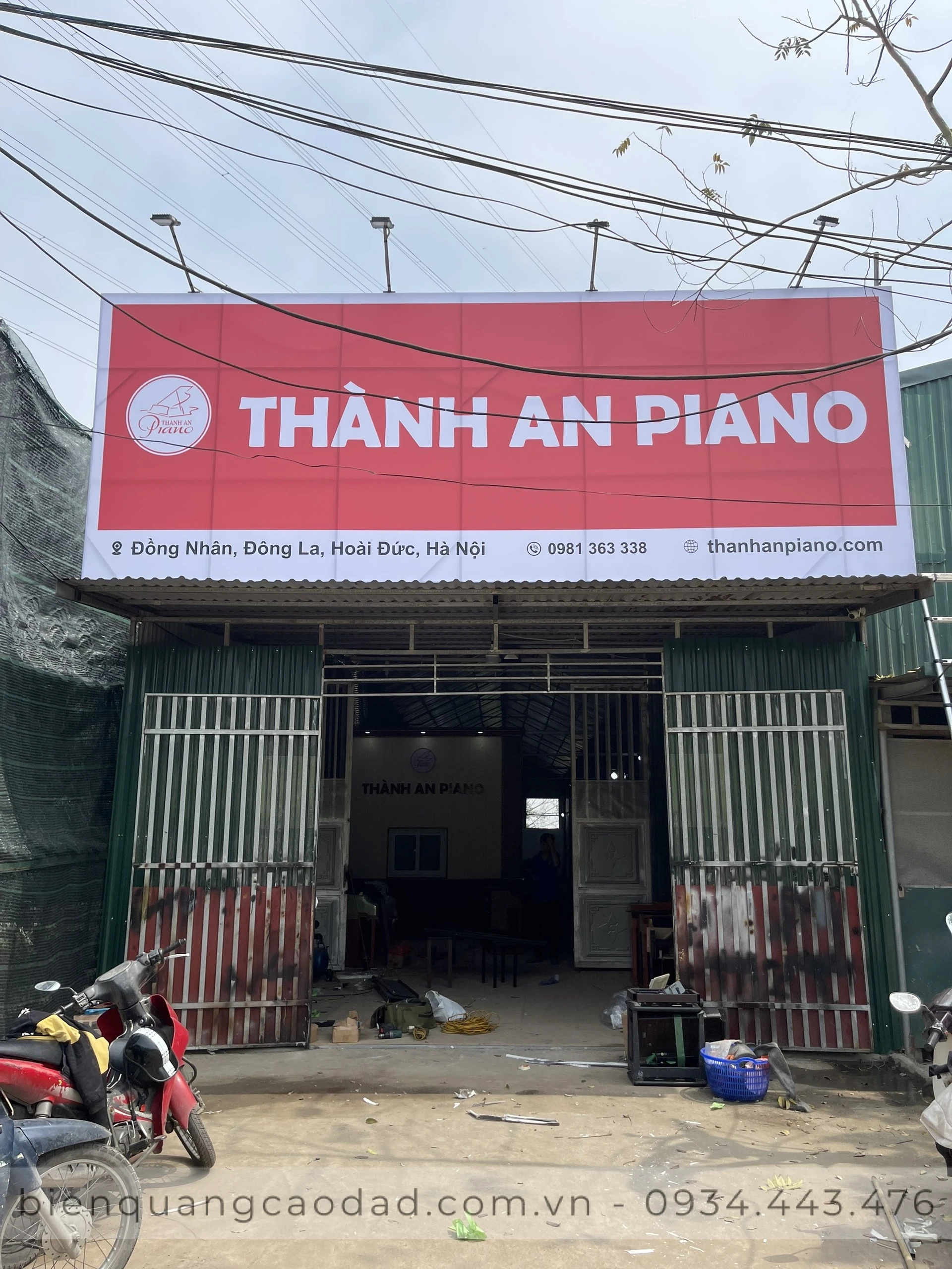Biển bạt khung sắt