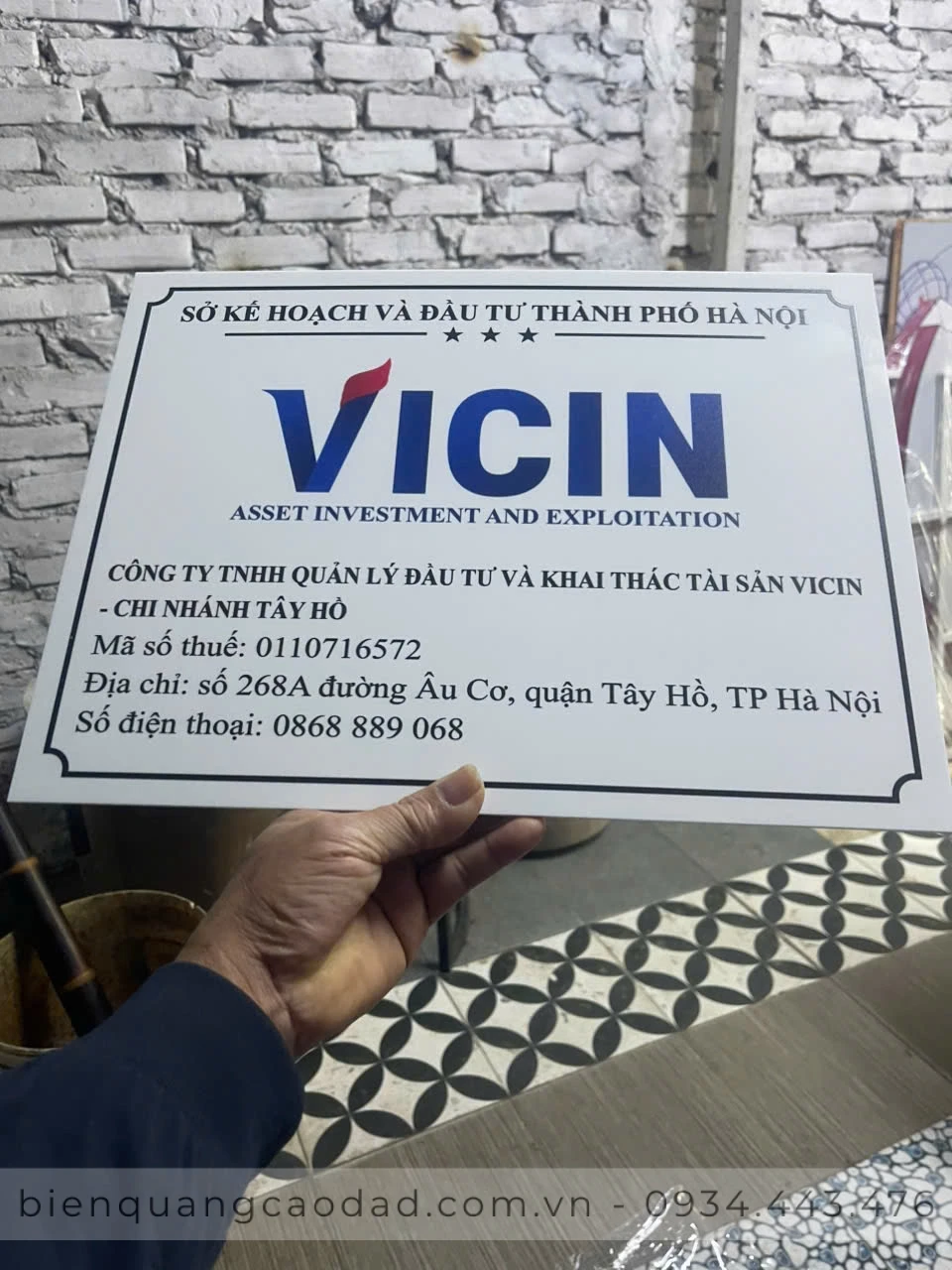 Cách chọn biển mica văn phòng